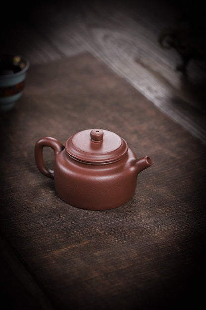 [Chingshui Tang 青水堂] Handmade Yixing Purple Zisha Clay Dezhong Teapot 150ml – Original Ore Teapot with Built-In Filter for Gongfu Tea and Home Brewing
