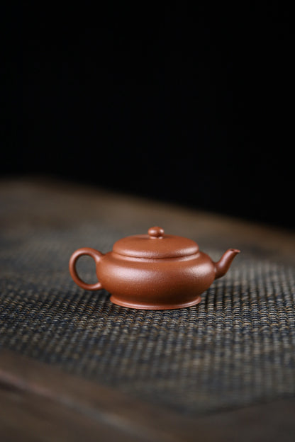 [Chingshui Tang 青水堂] Handmade Yixing Original Ore Jiangpo Sandy Purple Clay "Flat Lantern" Teapot – 150ml Thin-Walled Home Brewing Teapot with Built-in Filter