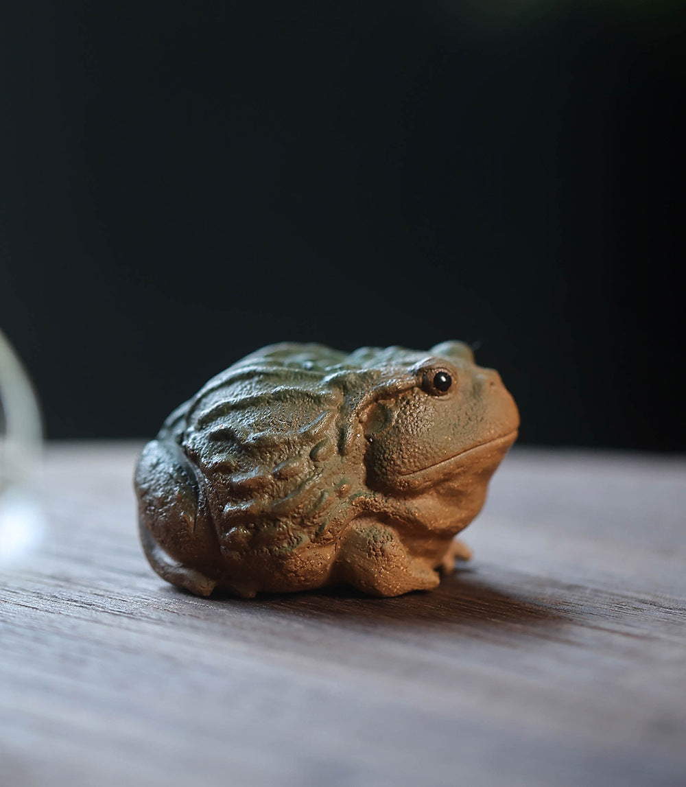 Gohobi Handmade Ceramic YiXing Clay Toad Ornament Tea pet