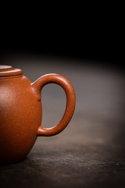 [Chingshui Tang 青水堂] Handmade Yixing Zisha Sandy Purple Clay Teapot – 120ml Original Ore Jin Jiangpo Clay, Handmade Thin Body with Built-in Filter, Da Bin Huai Yue Style Small Gongfu Teapot