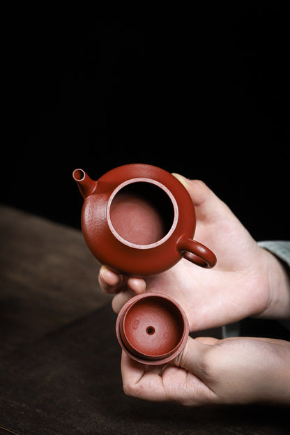 [Chingshui Tang 青水堂] Handmade Yixing Red Zisha Clay Teapot – 120ml Original Ore Zhuni Pear-Shaped Teapot, Handmade Gongfu Tea Teaware for Home Brewing