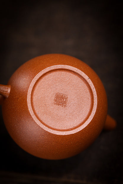 [Chingshui Tang 青水堂] Handmade Yixing Zisha Sandy Purple Clay Teapot – 120ml Original Ore Jin Jiangpo Clay, Handmade Thin Body with Built-in Filter, Da Bin Huai Yue Style Small Gongfu Teapot