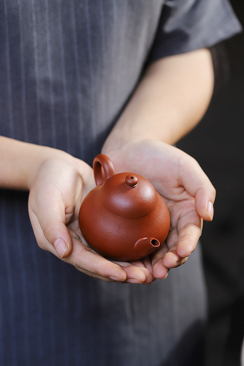 [Chingshui Tang 青水堂] Handmade Yixing Red Zisha Clay Teapot – 130ml Handmade Original Ore Raw Zhuni Pear-Shaped Teapot, Gongfu Tea Brewing Small Yixing Teaware