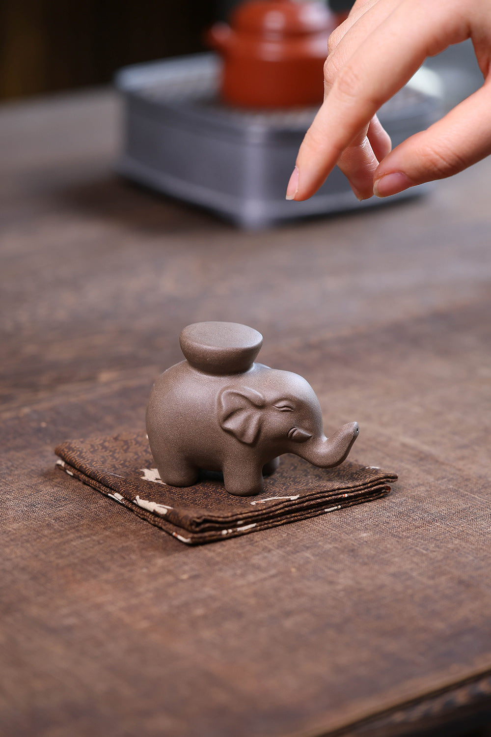 Gohobi Yixing Purple Clay Elephant Lid Holder – Handmade Teapot Lid Rest