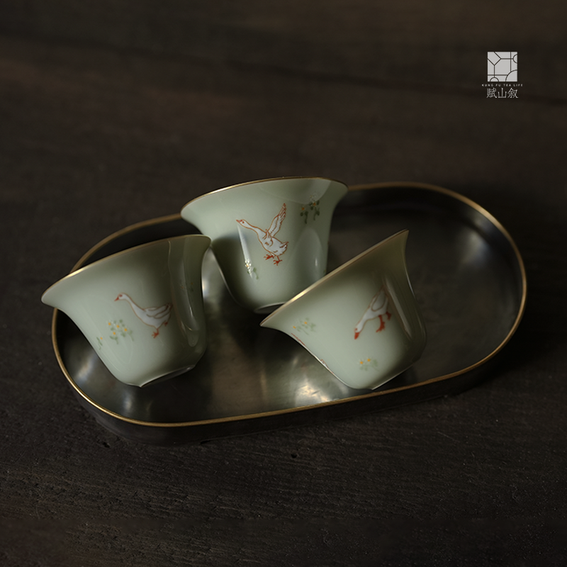 [賦山敘 x Gohobi] Ensemble de tasses à thé Celadon « Oie joueuse » – 3 tasses à thé Gongfu en céramique peintes à la main pour un usage domestique