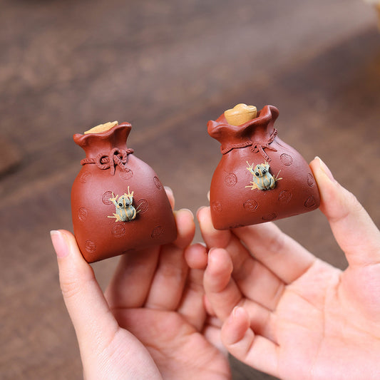 Yixing purple sand tea pet water spray frog money bag ornament creative tea play lucky bag cloth bag cornucopia accessories can be raised