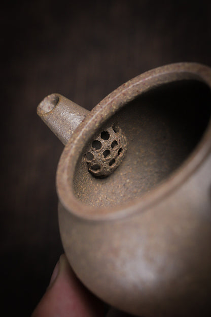 [Chingshui Tang 青水堂] Handmade Yixing Zisha Sandy Purple Clay Teapot – 130ml Handmade Original Ore Qing Jiangpo Clay Bala Shui Ping Teapot, Small Gongfu Purple Clay Teaware with Built-in Filter