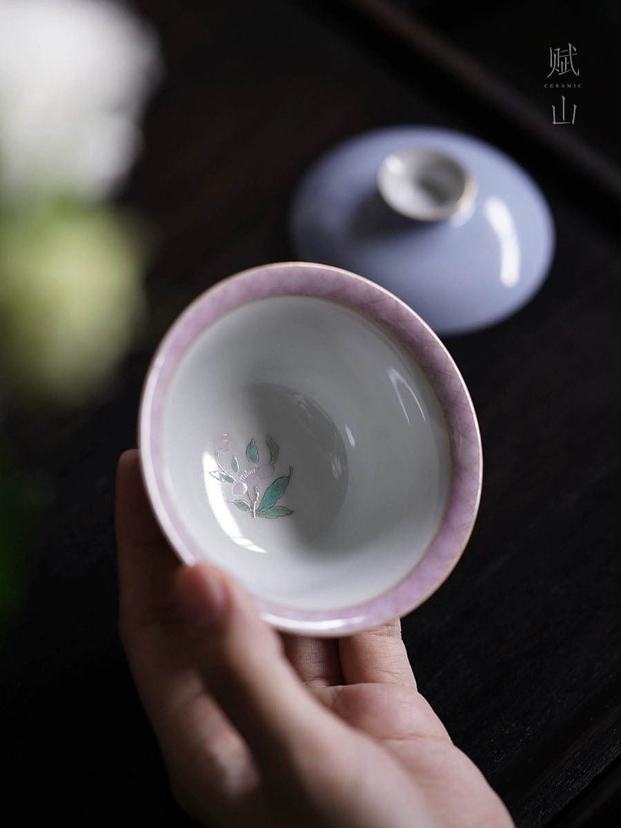 [賦山敘 x Gohobi] “Cloud Mountain & Peach” Gaiwan – Hand-Painted Pastel Ceramic Tea Bowl with Double-Wall Heat-Resistant Design
