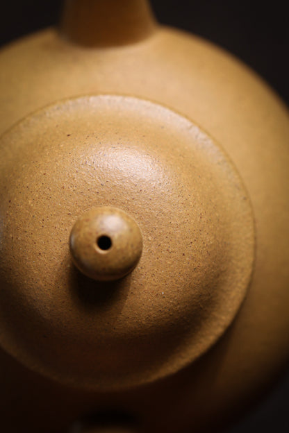 [Chingshui Tang 青水堂] Handmade Yixing Yellow Zisha Clay Teapot 120ml – Original Ore Huangjin Duan Clay Bala Shui Ping Teapot for Gongfu Tea Brewing