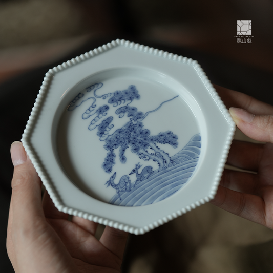 [賦山敘 x Gohobi] “High Mountain Deer” Blue and White Octagonal Tea Tray – Ceramic Pot Base for Gaiwan & Yixing Teapots