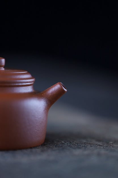 [Chingshui Tang 青水堂] Handmade Yixing Original Ore Sandy Purple Clay "Dezhong" Teapot – 150ml Zen-Inspired Home Brewing Teapot with Built-in Filter