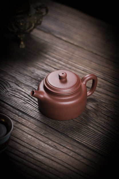 [Chingshui Tang 青水堂] Handmade Yixing Purple Zisha Clay Dezhong Teapot 150ml – Original Ore Teapot with Built-In Filter for Gongfu Tea and Home Brewing