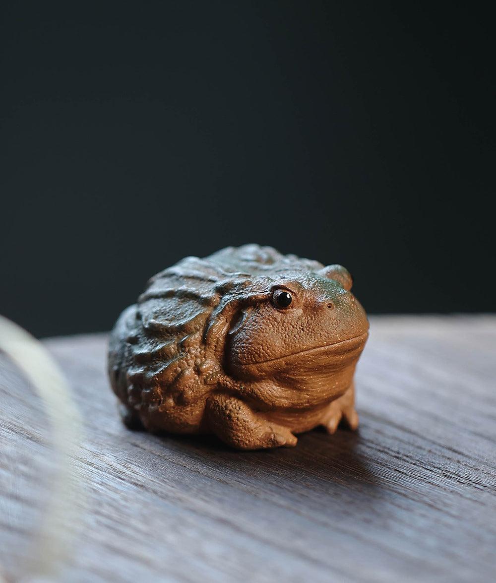 Gohobi Handmade Ceramic YiXing Clay Toad Ornament Tea pet