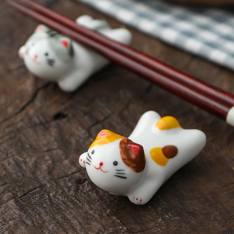 Gohobi Ceramic Front Lying Cat Chopstick Rest