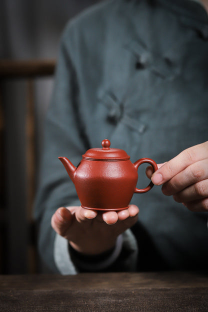 [Chingshui Tang 青水堂] Handemade Yixing Red Zisha Clay Teapot – 100ml Original Ore Zhuni, Traditional Weng-Style, Thin Body, Built-in Filter, Handmade Gongfu Teapot