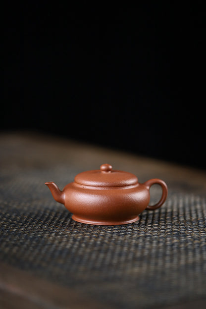 [Chingshui Tang 青水堂] Handmade Yixing Original Ore Jiangpo Sandy Purple Clay "Flat Lantern" Teapot – 150ml Thin-Walled Home Brewing Teapot with Built-in Filter
