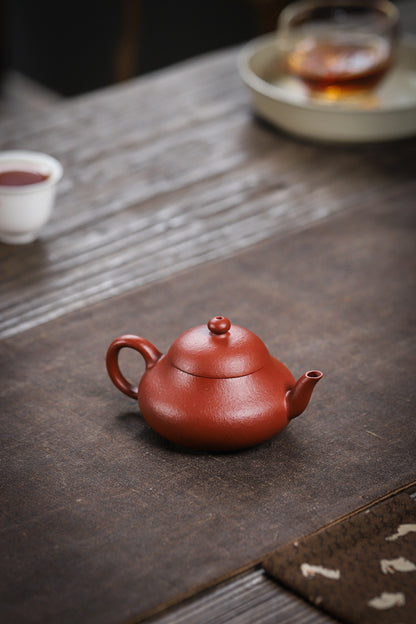[Chingshui Tang 青水堂] Handmade Yixing Red Zisha Clay Teapot – 120ml Original Ore Zhuni Pear-Shaped Teapot, Handmade Gongfu Tea Teaware for Home Brewing
