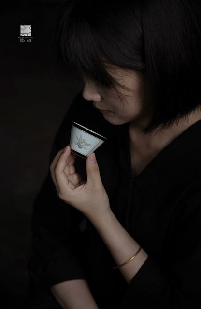 [賦山敘 x Gohobi] “Garden in Green” Hand-Painted Master Teacup – Jingdezhen Single Gongfu Cup with Ink-Toned Rim