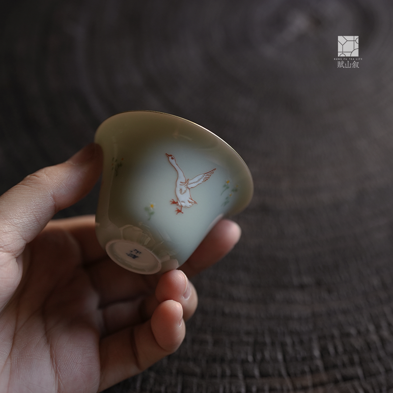 [賦山敘 x Gohobi] Ensemble de tasses à thé Celadon « Oie joueuse » – 3 tasses à thé Gongfu en céramique peintes à la main pour un usage domestique