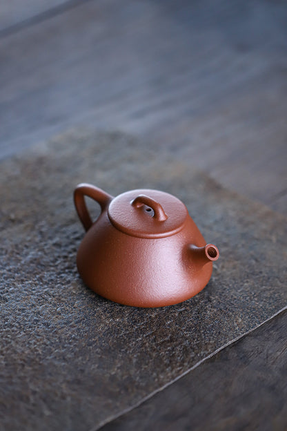 [Chingshui Tang 青水堂] Handmade Yixing Zisha Sandy Purple Clay Teapot – 120ml Handmade Original Ore Jiangpo Clay Shih Piao Style Thin-Walled Teapot, Ideal for Gongfu Tea and Gift Set, Suitable for Da Hong Pao