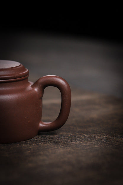 [Chingshui Tang 青水堂] Handmade Yixing Purple Zisha Clay Dezhong Teapot 150ml – Original Ore Teapot with Built-In Filter for Gongfu Tea and Home Brewing