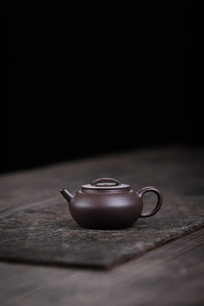 [Chingshui Tang 青水堂] Handmade Yixing Purple Zisha Clay Teapot – 120ml Original Ore Tianqing Clay Ruihu (Auspicious Tiger) Style Gongfu Teapot with Built-in Filter