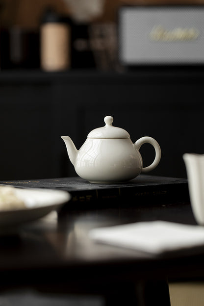 Gohobi Grass Ash Pear-Shaped Teapot