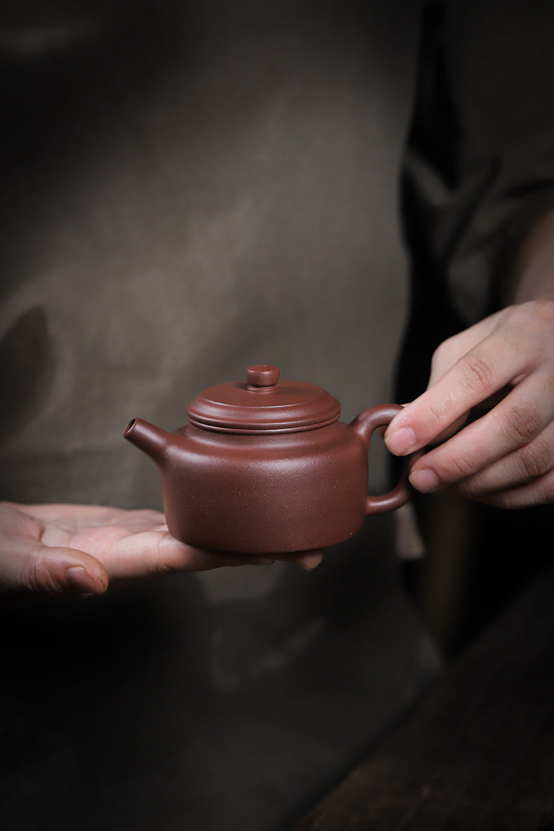 [Chingshui Tang 青水堂] Handmade Yixing Purple Zisha Clay Dezhong Teapot 150ml – Original Ore Teapot with Built-In Filter for Gongfu Tea and Home Brewing