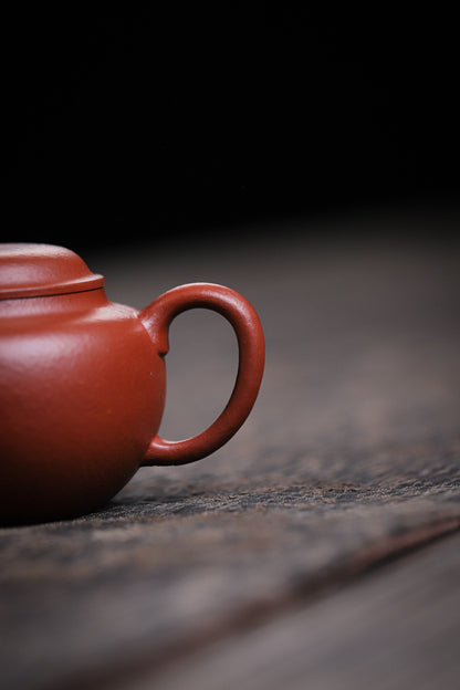 [Chingshui Tang 青水堂] Yixing Red Zisha Clay Teapot – 140ml Handmade Thin-Walled Lotus Seed Style Teapot, Original Ore Zhuni Clay, Small Gongfu Teapot with Built-in Filter