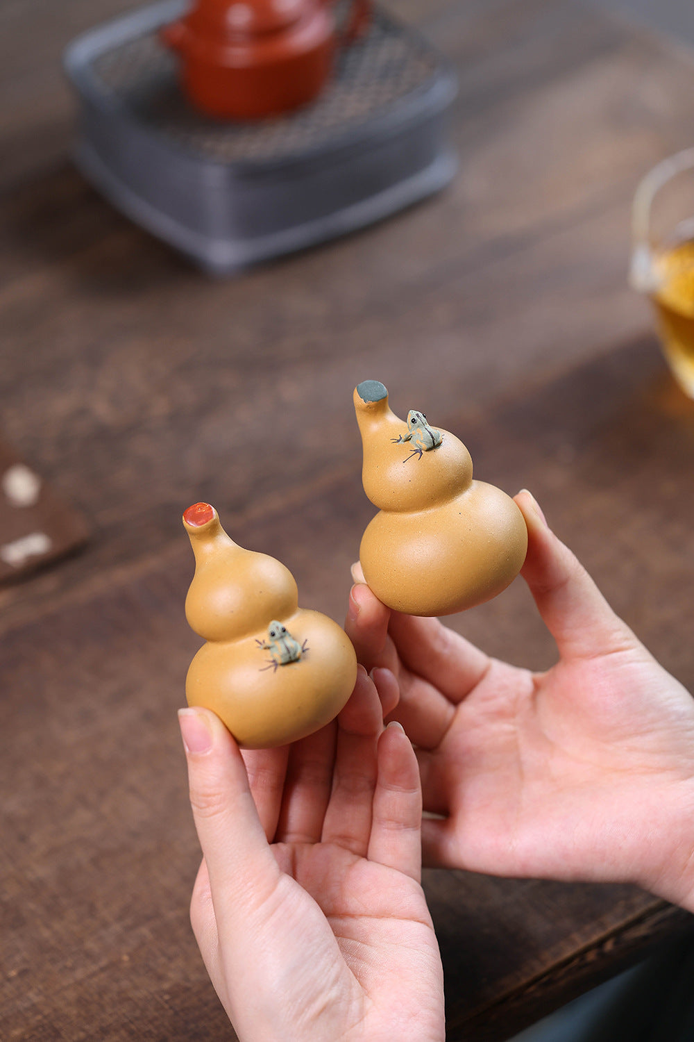 Gohobi Yixing Purple Clay Gourd Frog Tea Pet – Handmade Water-Spraying Ornament