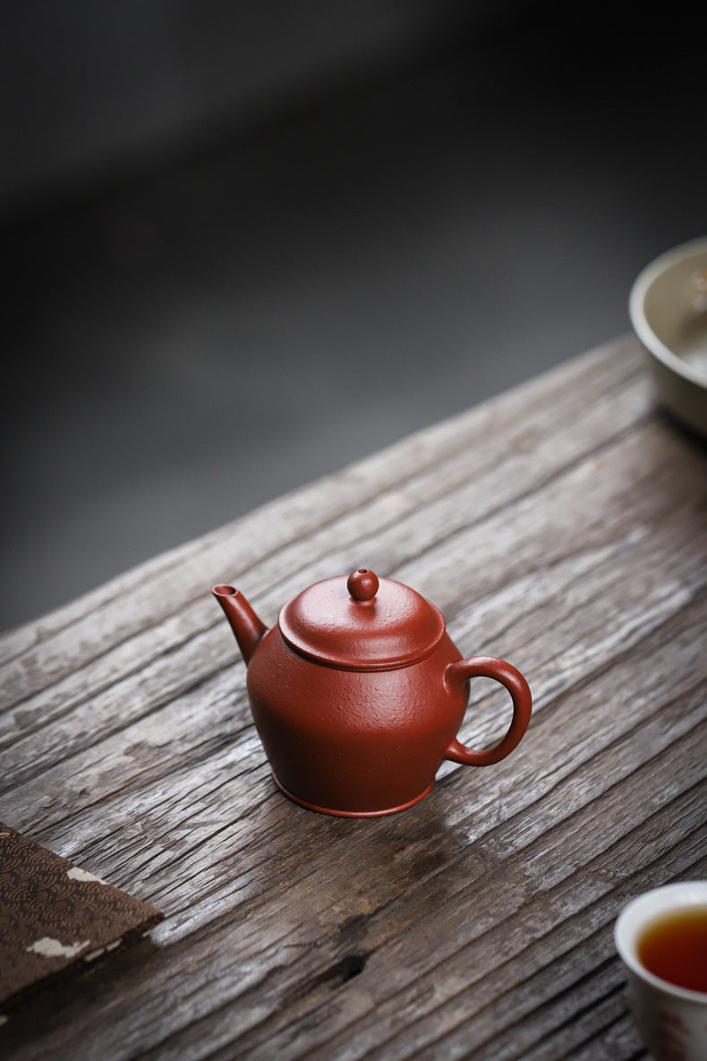 [Chingshui Tang 青水堂] Handemade Yixing Red Zisha Clay Teapot – 100ml Original Ore Zhuni, Traditional Weng-Style, Thin Body, Built-in Filter, Handmade Gongfu Teapot