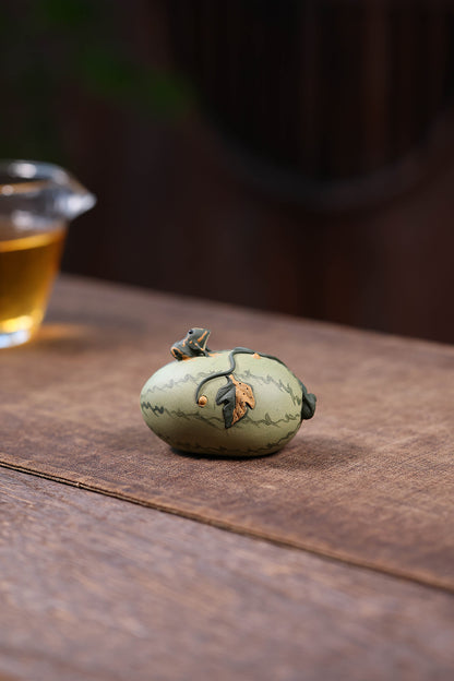 Gohobi Yixing Purple Clay Gourd Frog Tea Pet – Handmade Water-Spraying Ornament