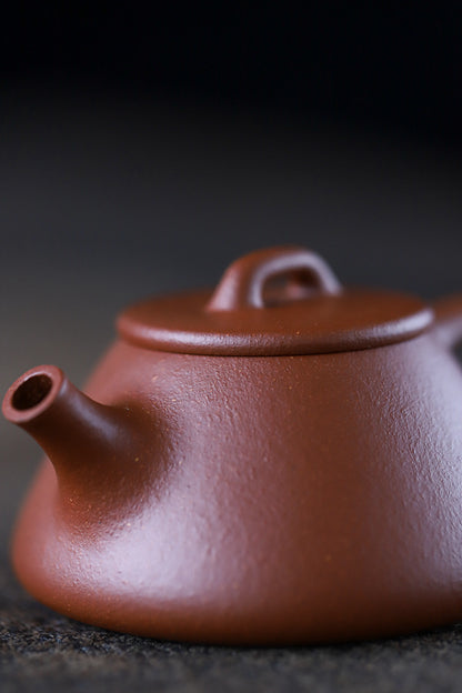 [Chingshui Tang 青水堂] Handmade Yixing Zisha Sandy Purple Clay Teapot – 120ml Handmade Original Ore Jiangpo Clay Shih Piao Style Thin-Walled Teapot, Ideal for Gongfu Tea and Gift Set, Suitable for Da Hong Pao