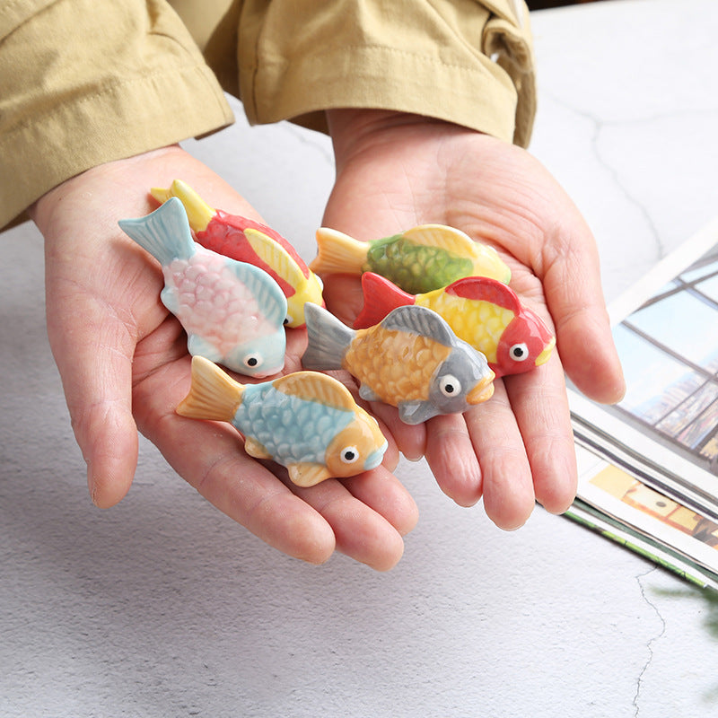 Gohobi Colourful Goldfish Chopstick Rest