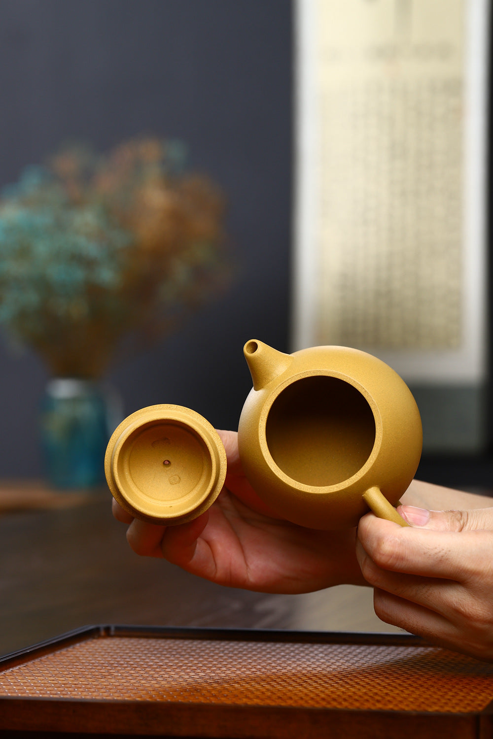 Théière en argile dorée de Yixing Gohobi en forme d'œuf de dragon