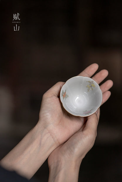 [賦山敘 x Gohobi] “Emerald Blossom” Petal-Shaped Master Cup – Hand-Painted Ceramic Gongfu Tasting Cup with Gold Detailing