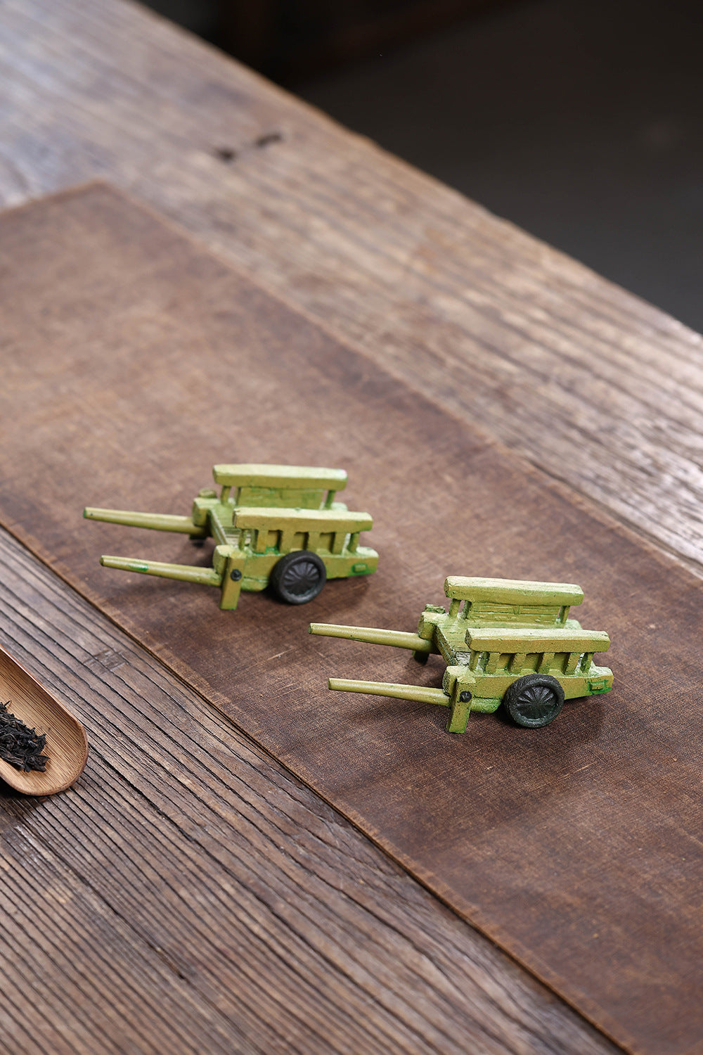 Gohobi Yixing Purple Clay Bamboo Trolley Tea Pet – Handmade Tea Table Ornament