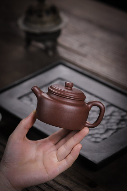 [Chingshui Tang 青水堂] Handmade Yixing Purple Zisha Clay Dezhong Teapot 150ml – Original Ore Teapot with Built-In Filter for Gongfu Tea and Home Brewing