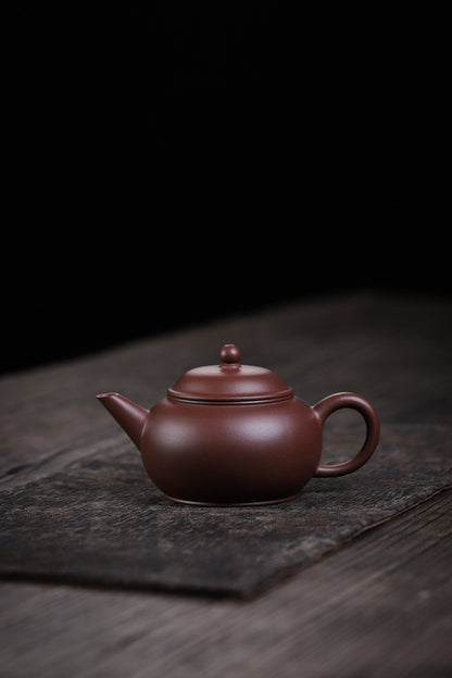 [Chingshui Tang 青水堂] Handmade Yixing Original Ore Purple Zisha Clay Teapot – 260ml Large Shui Ping Teapot with Built-in Filter for Home Brewing