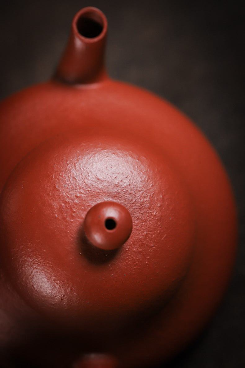 [Chingshui Tang 青水堂] Handmade Yixing Red Zisha Clay Teapot – 120ml Original Ore Zhuni Pear-Shaped Teapot, Handmade Gongfu Tea Teaware for Home Brewing