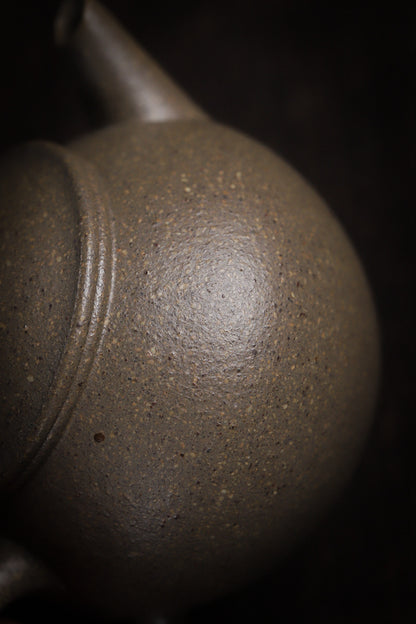 [Chingshui Tang 青水堂] Handmade Yixing Zisha Sandy Purple Clay Teapot – 130ml Handmade Original Ore Qing Jiangpo Clay Bala Shui Ping Teapot, Small Gongfu Purple Clay Teaware with Built-in Filter