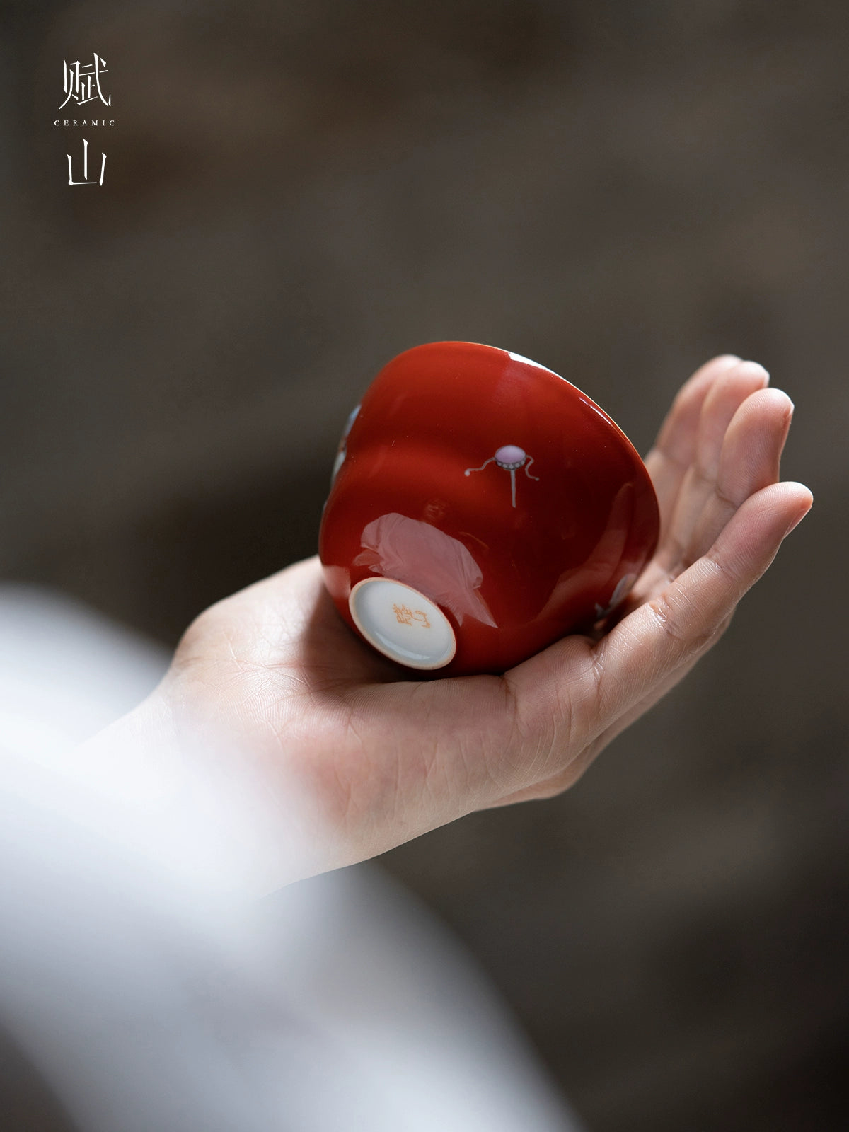 [賦山敘 x Gohobi] “Crimson Childhood” Gaiwan – Handcrafted Jingdezhen Ceramic Tea Bowl with Heat-Resistant Design