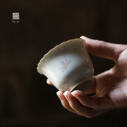 [賦山敘 x Gohobi] “Dusky Purple Orchid” Gaiwan – Handmade Jingdezhen Ceramic Tea Bowl with Heat-Resistant Design
