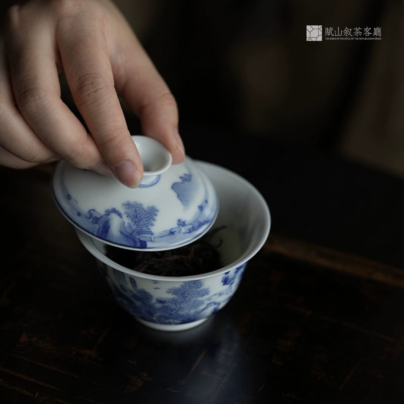 [賦山敘 x Gohobi] “Weiwan Studio” Kangxi-Style Blue and White Gaiwan – Hand-Painted Jingdezhen Porcelain Teaware with Landscape Design