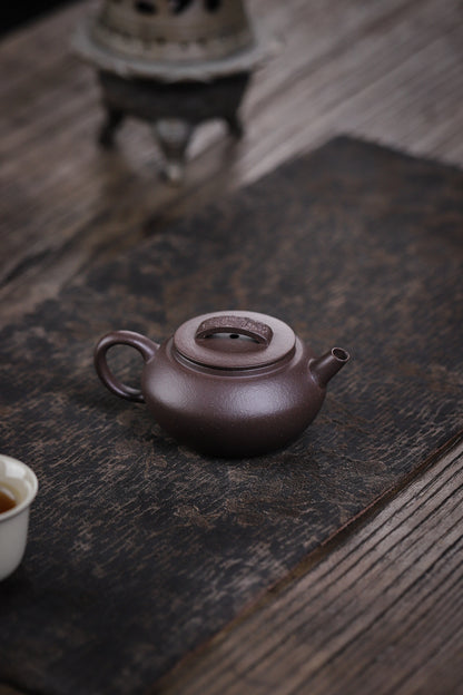 [Chingshui Tang 青水堂] Handmade Yixing Purple Zisha Clay Teapot – 120ml Original Ore Tianqing Clay Ruihu (Auspicious Tiger) Style Gongfu Teapot with Built-in Filter
