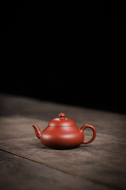 [Chingshui Tang 青水堂] Handmade Yixing Red Zisha Clay Teapot – 120ml Original Ore Zhuni Pear-Shaped Teapot, Handmade Gongfu Tea Teaware for Home Brewing