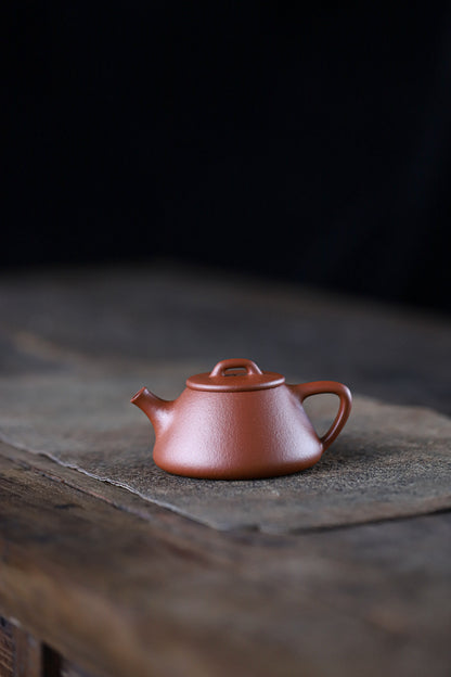 [Chingshui Tang 青水堂] Handmade Yixing Zisha Sandy Purple Clay Teapot – 120ml Handmade Original Ore Jiangpo Clay Shih Piao Style Thin-Walled Teapot, Ideal for Gongfu Tea and Gift Set, Suitable for Da Hong Pao