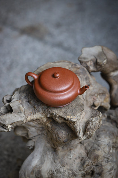 [Chingshui Tang 青水堂] Handmade Yixing Original Ore Jiangpo Sandy Purple Clay "Flat Lantern" Teapot – 150ml Thin-Walled Home Brewing Teapot with Built-in Filter