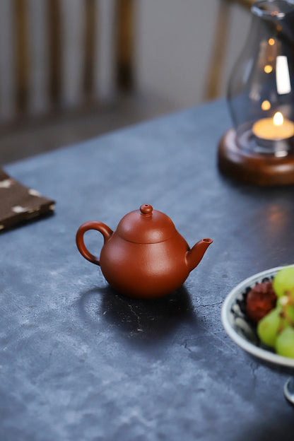 [Chingshui Tang 青水堂] Handmade Yixing Red Zisha Clay Teapot – 130ml Handmade Original Ore Raw Zhuni Pear-Shaped Teapot, Gongfu Tea Brewing Small Yixing Teaware