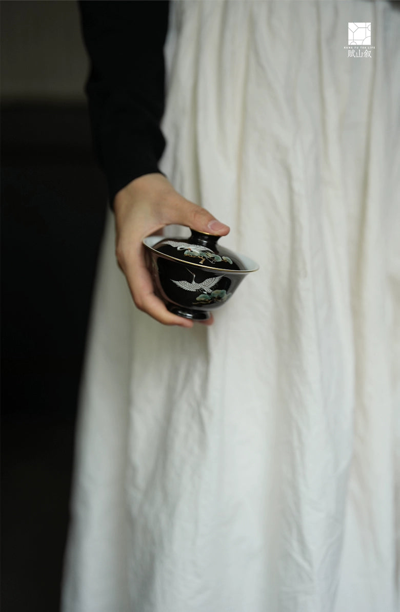 [賦山敘 x Gohobi] "Dai Mo Pine & Crane" Hand-Painted Pastel Gaiwan – Heat-Resistant Ceramic Gongfu Tea Bowl